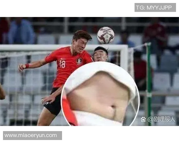 八位国足球星以八块腹肌为主题的训练风采展示 力与美的完美结合