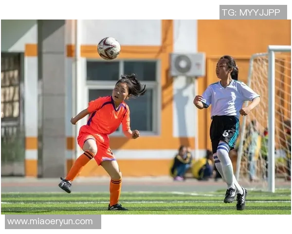 女性足球巨星风采：强势登场，展现魅力与实力的足球女神们