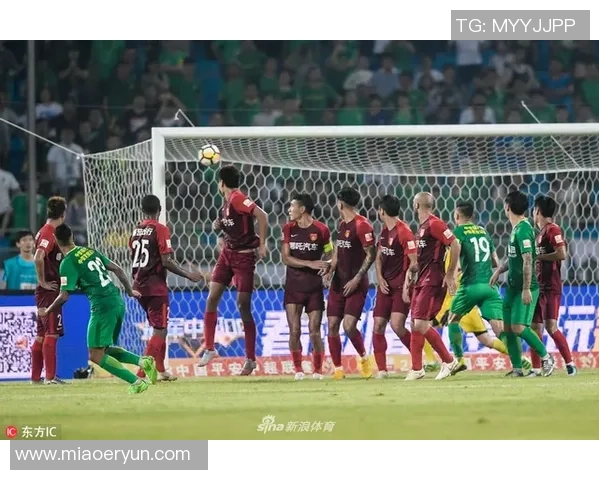 足球巨星带球狂奔突破防线惊艳全场展现无与伦比技术实力