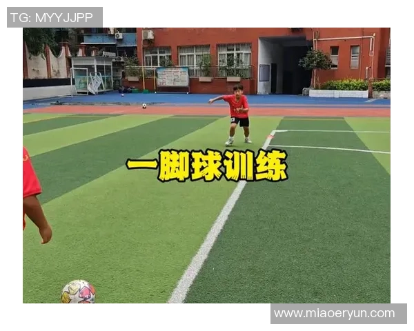 足球明星亲自教球技巧，揭秘职业球员训练秘诀与进阶训练方法