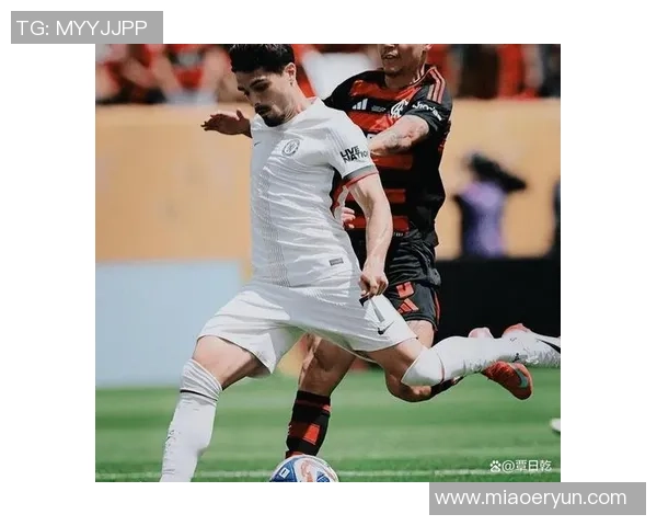 足球球星赛后怒掷球衣引发球迷热议激情与争议并存